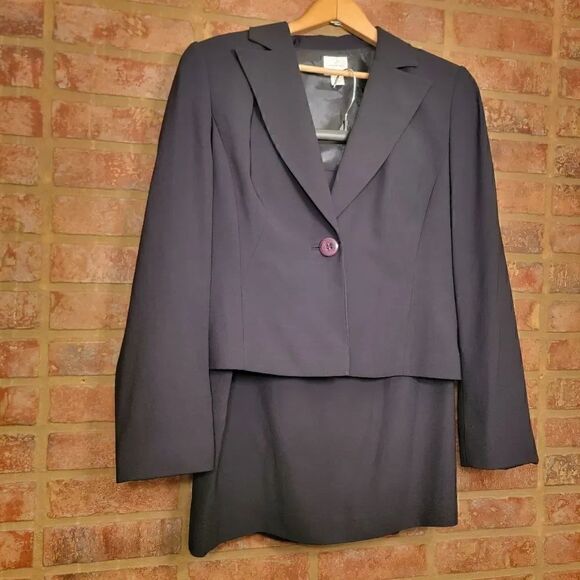 Emma James Dresses & Skirts - Emma James black suit skirt and jacket size 8 petite
